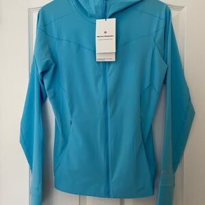 NWT lululemon athletica Women's Bright Blue Mist Over Windbreaker Jacket - 10